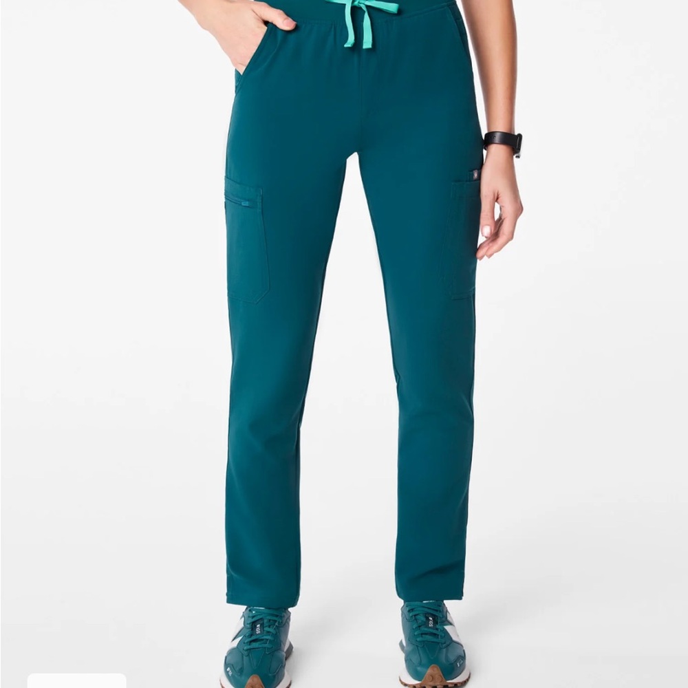 Figs yola high rise slim scrub pant Caribbean blue